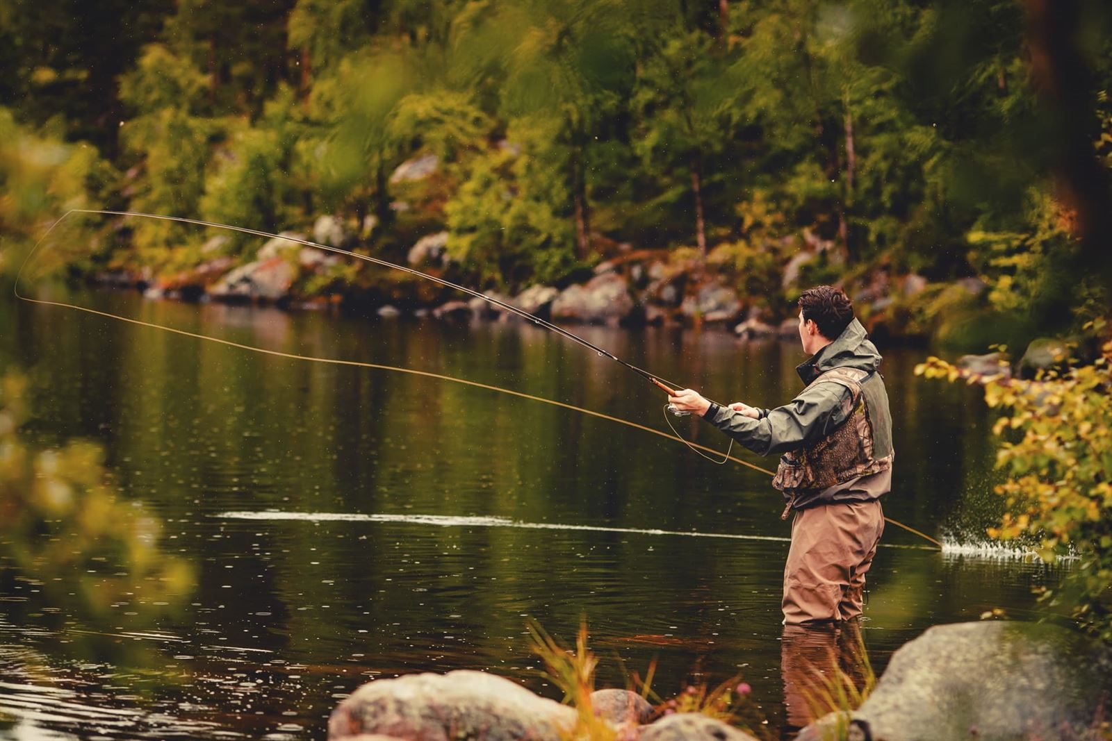 Venta de productos de pesca, caza y deportes de aventura o montaña